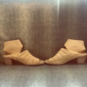 New Everybody ankle wrap leather sandals